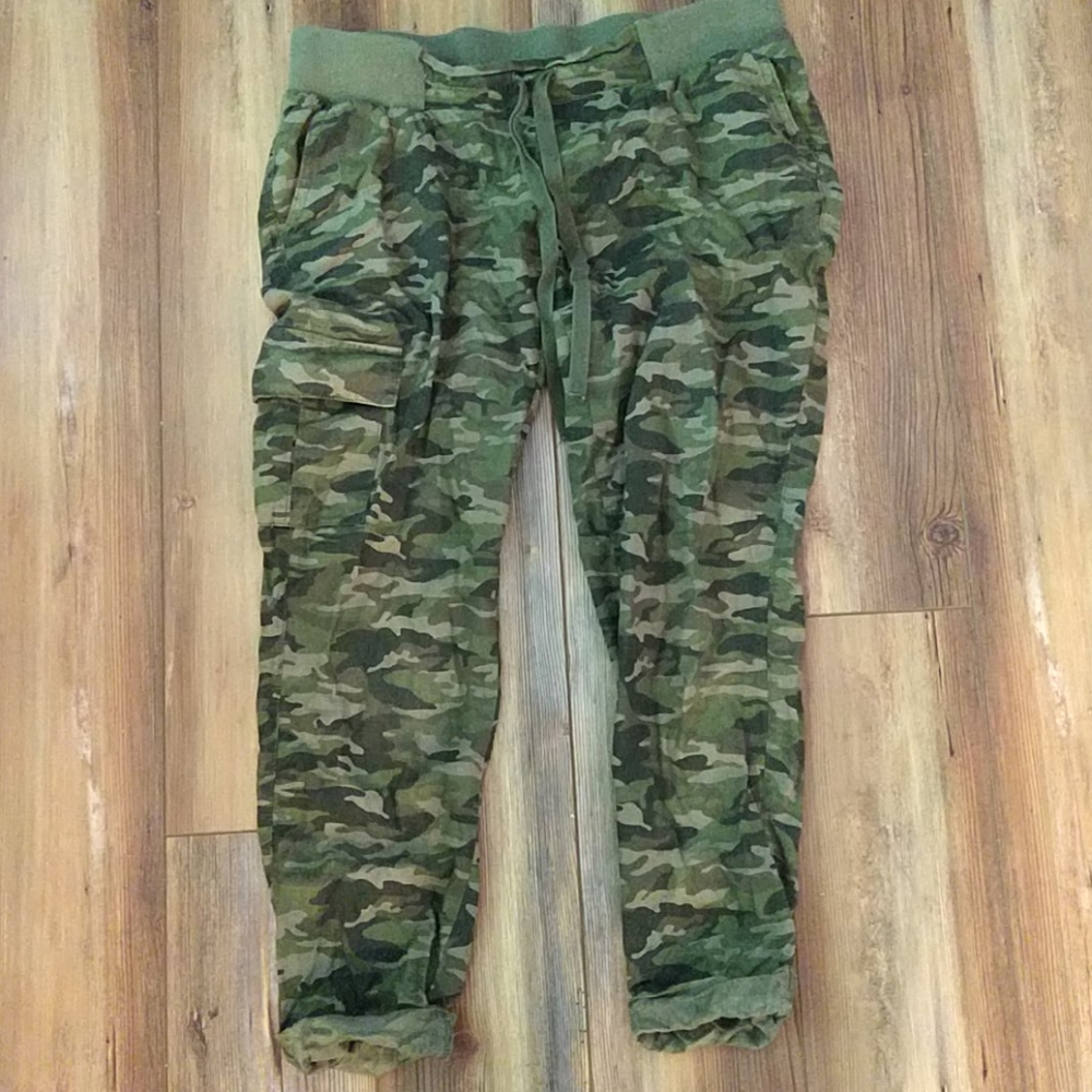 Camo maternity cropped pants
